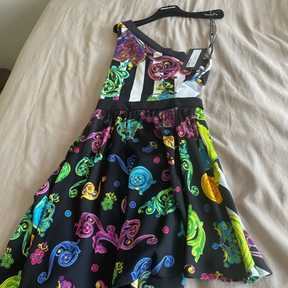 Brand new Versace summer dress - Picture 6 of 8